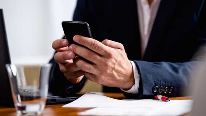 Empresas podem proibir o uso do celular?