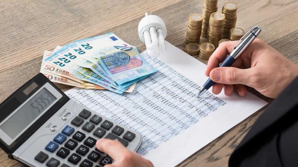 Qual foi o valor médio gasto com despesas administrativas em 2021? 1 despesas administrativas